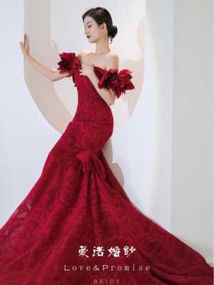  用红玫瑰做的婚纱「玫红色婚纱代表意思」